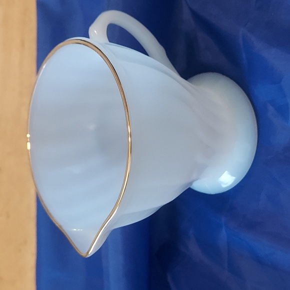 Anchor Hocking Fire King White Swirl Gold Trim Sugar Bowl & Creamer - Picture 2 of 4